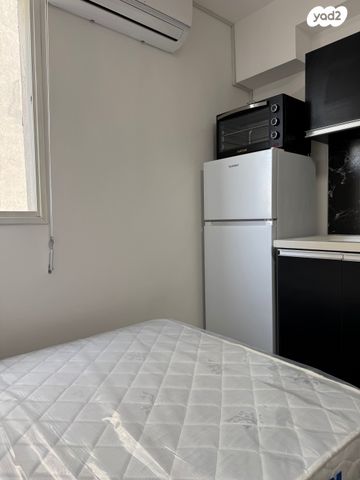 דירה, הרב עוזיאל 5, לב העיר, בת ים