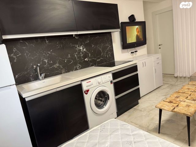 דירה, הרב עוזיאל 5, לב העיר, בת ים