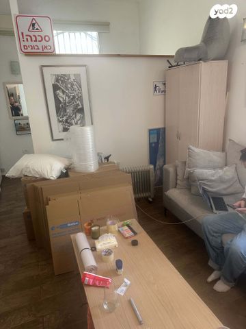 אוריאל אקוסטה 22