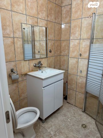 דירה, הרב עוזיאל 5, לב העיר, בת ים