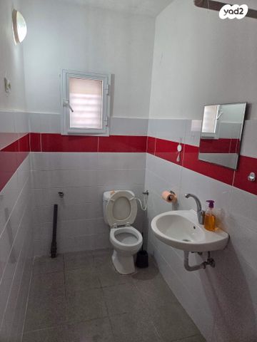 דירת גן, שירת גאולים 6, נווה ישראל, הרצליה