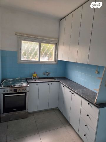 דירת גן, שירת גאולים 6, נווה ישראל, הרצליה