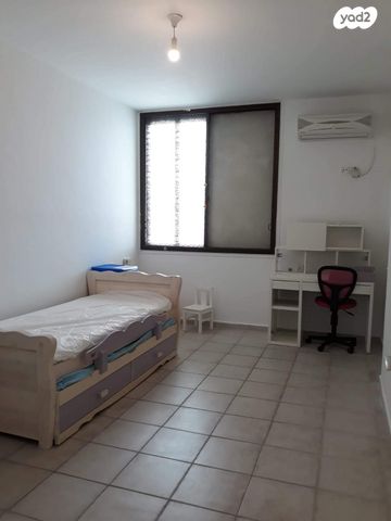 דירה, שדרות וייצמן 45, מוצקין הותיקה, קרית מוצקין