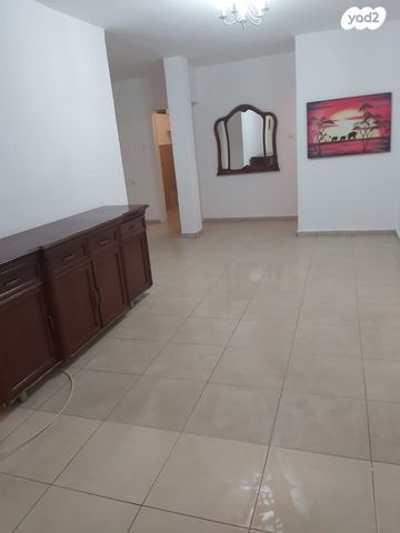 אפרים שריר 8