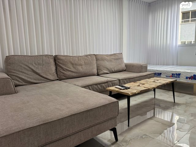 הרב עוזיאל 5