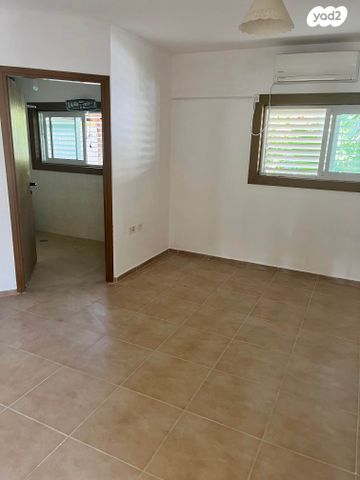 בית פרטי/ קוטג', עופרה 15, קרית יערים, גבעת זאב