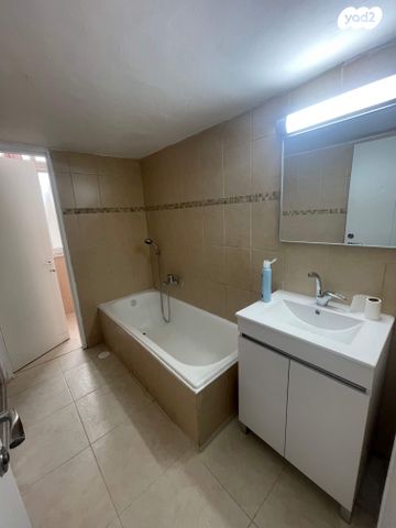 דירה, שדרות כצנלסון 8, מרכז העיר, קרית אתא