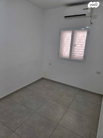 דירת גן, שירת גאולים 6, נווה ישראל, הרצליה