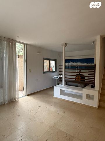 דו משפחתי, אלברט איינשטיין 44, קרית מטלון, פתח תקווה