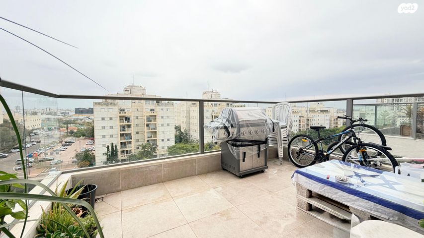 דירה, הר הצופים 5, רחובות ההולנדית, רחובות