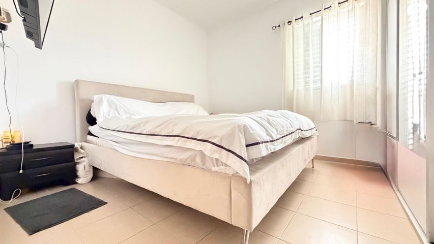 דירה, הר הצופים 5, רחובות ההולנדית, רחובות