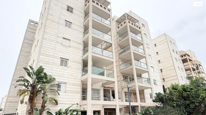 דירה, הר הצופים 5, רחובות ההולנדית, רחובות