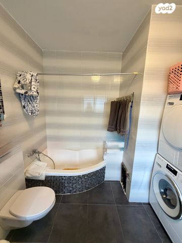 דירה, הצוללת דקר, חיפה