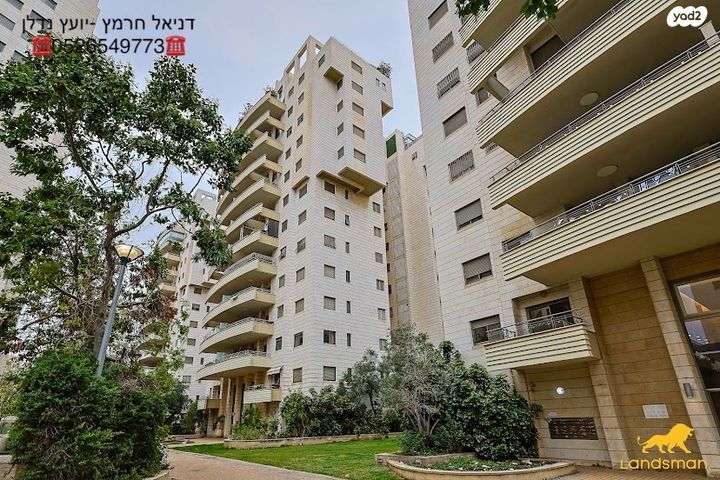 שדרות מנחם בגין 15