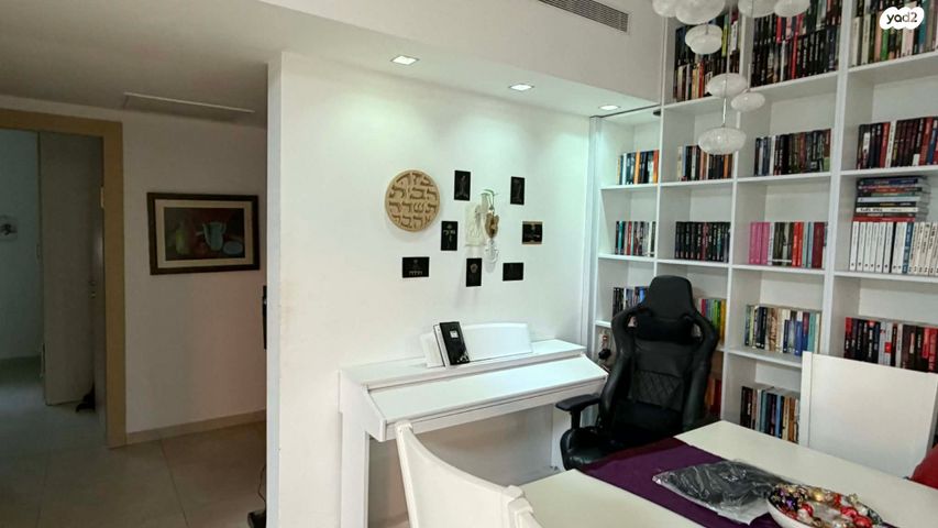 דירת גן, חנה סנש 3, בר לב, מזכרת בתיה