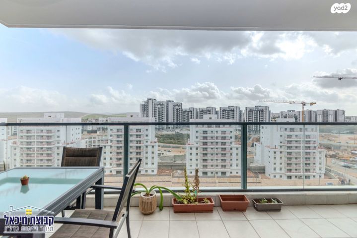 דירה, דליה רביקוביץ', פסגות אפק, ראש העין