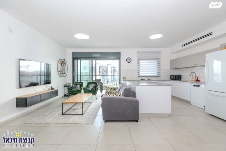 דירה, דליה רביקוביץ', פסגות אפק, ראש העין