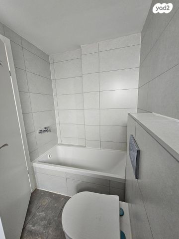 דירה, הרבי מרוז'ין, נווה רם, שיכון מזרחי, רמת גן