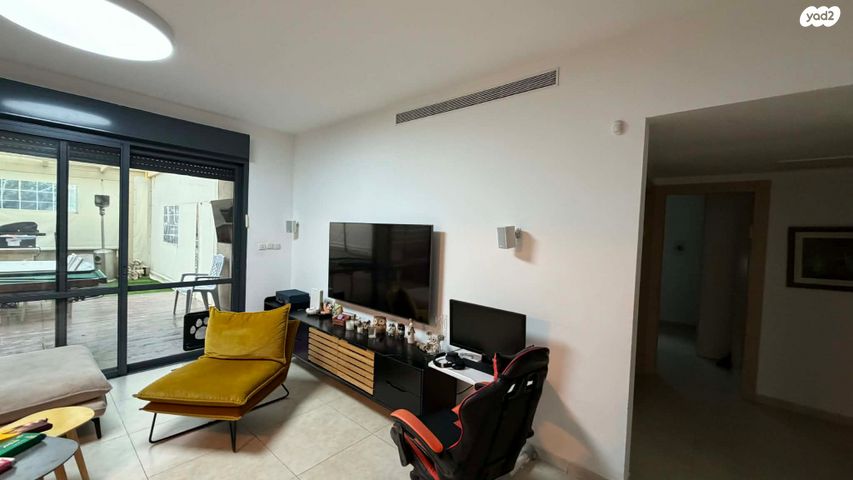 דירת גן, חנה סנש 3, בר לב, מזכרת בתיה