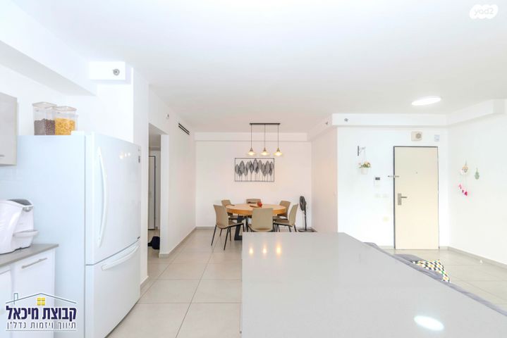 דירה, דליה רביקוביץ', פסגות אפק, ראש העין