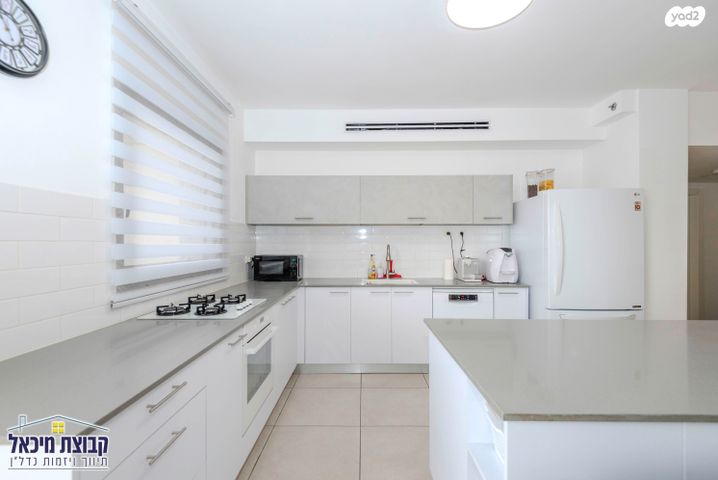 דירה, דליה רביקוביץ', פסגות אפק, ראש העין