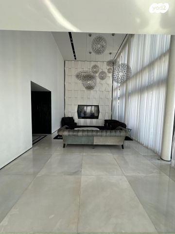 ניסים אלוני 12