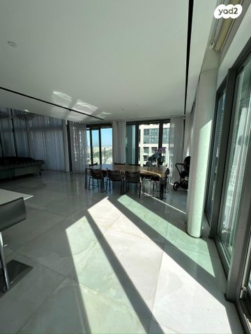 גג/ פנטהאוז, ניסים אלוני 12, צמרות איילון, פארק צמרת, תל אביב יפו