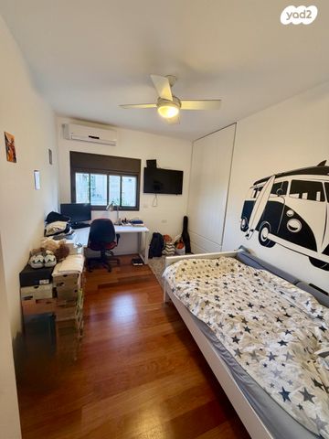 דירה, הצוללת דקר, חיפה