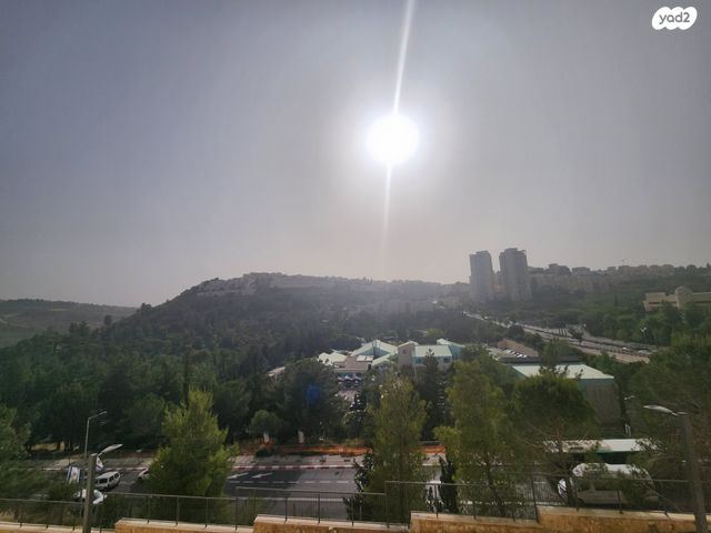 אדמונד סחייק 