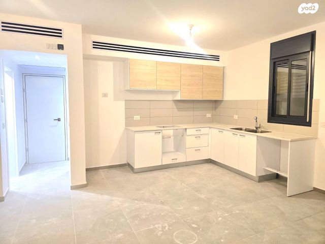 לאה גולדברג 