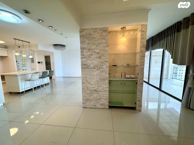 דירה, יגאל אלון, סביוני הכרמל, חיפה