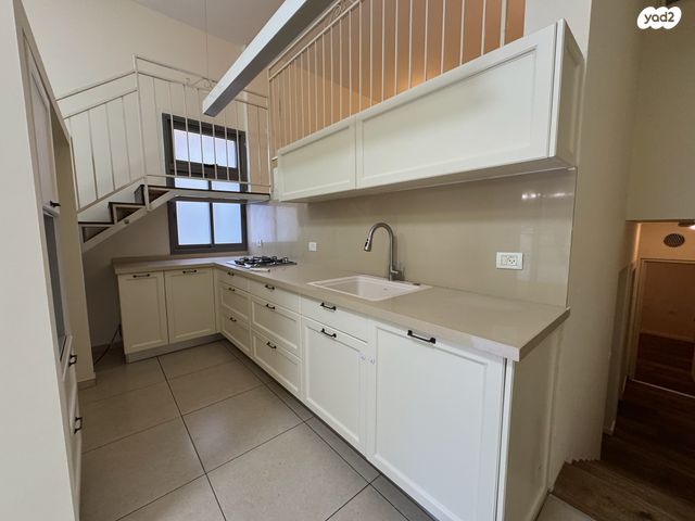 דירת גן, שדרות הצנחנים 14, רמת גן