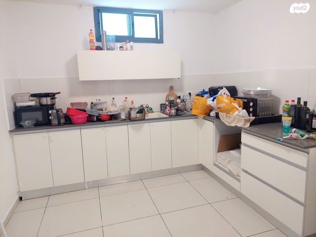 מרתף/ פרטר, ה' באייר, שעריים, רחובות