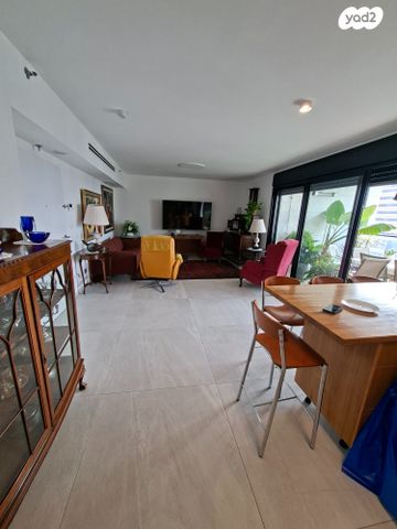 דירה, דרך העמק, מתחם מרכזי, גני תקווה