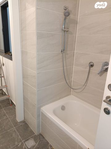 דירה, יהורם גאון, דרום חדש, פארק הים, בת ים