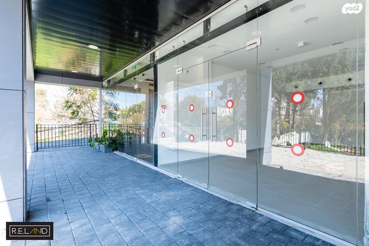 חנויות/ שטח מסחרי