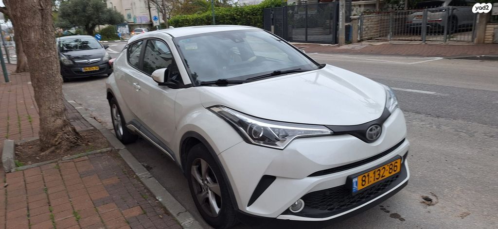 מודעת רכב טויוטה C-HR