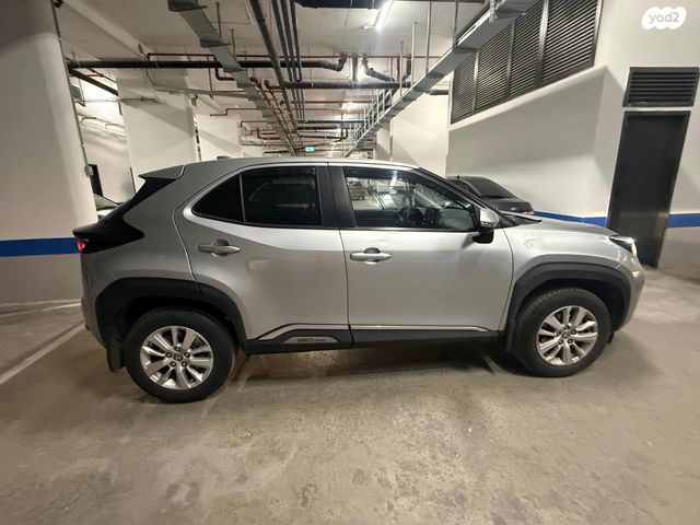 מודעת רכב טויוטה יאריס קרוס