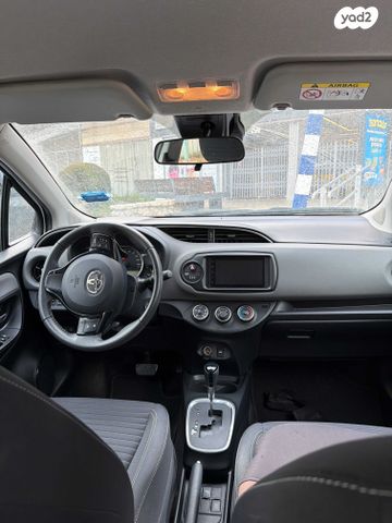 טויוטה יאריס