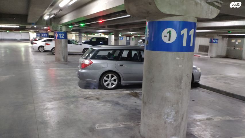 סובארו B4/לגאסי