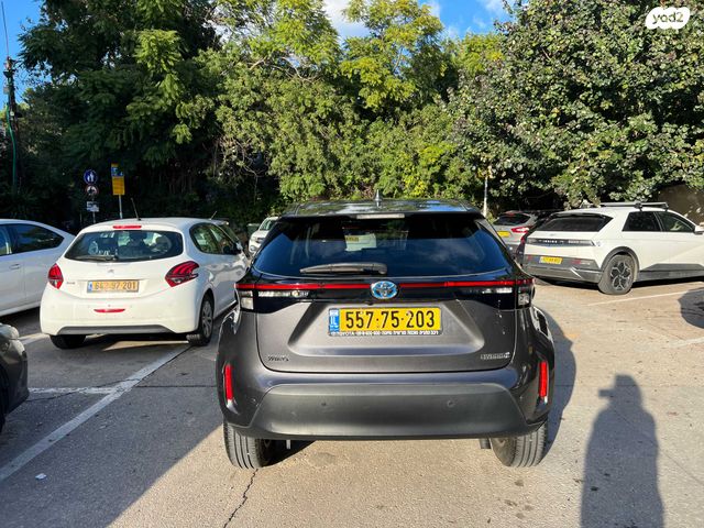 טויוטה יאריס קרוס