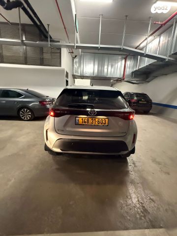 טויוטה יאריס קרוס