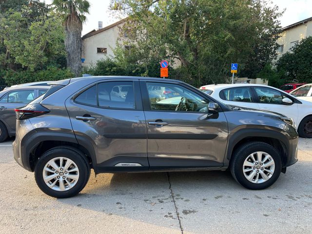 טויוטה יאריס קרוס