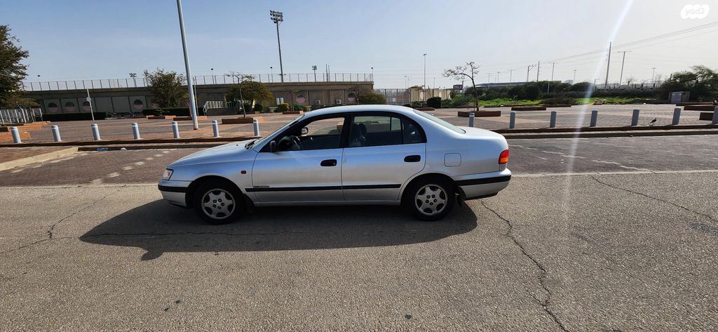 מודעת רכב טויוטה קרינה