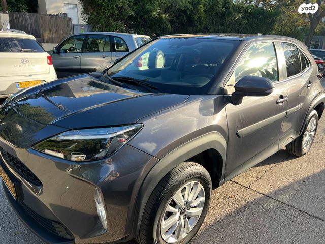 טויוטה יאריס קרוס