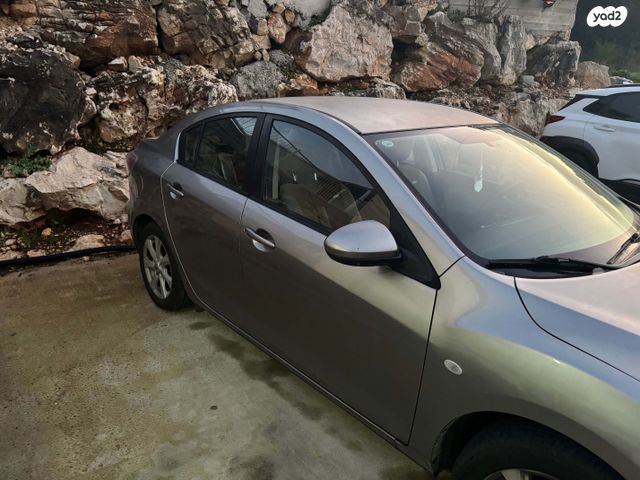 מודעת רכב מאזדה 3