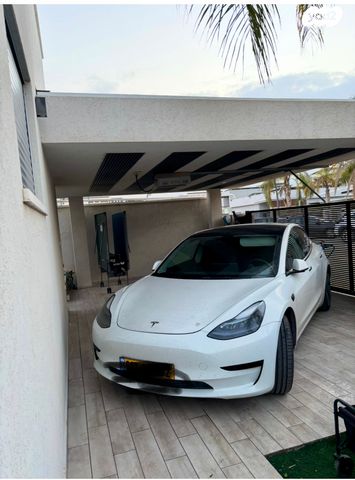 מודעת רכב טסלה מודל 3