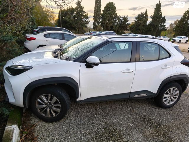 מודעת רכב טויוטה יאריס קרוס