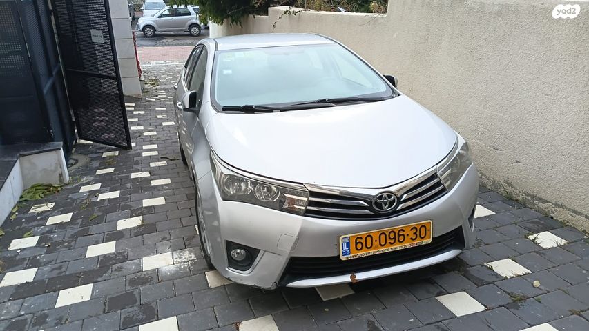 מודעת רכב טויוטה קורולה