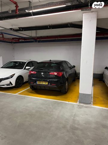 מודעת רכב אלפא רומיאו ג'ולייטה